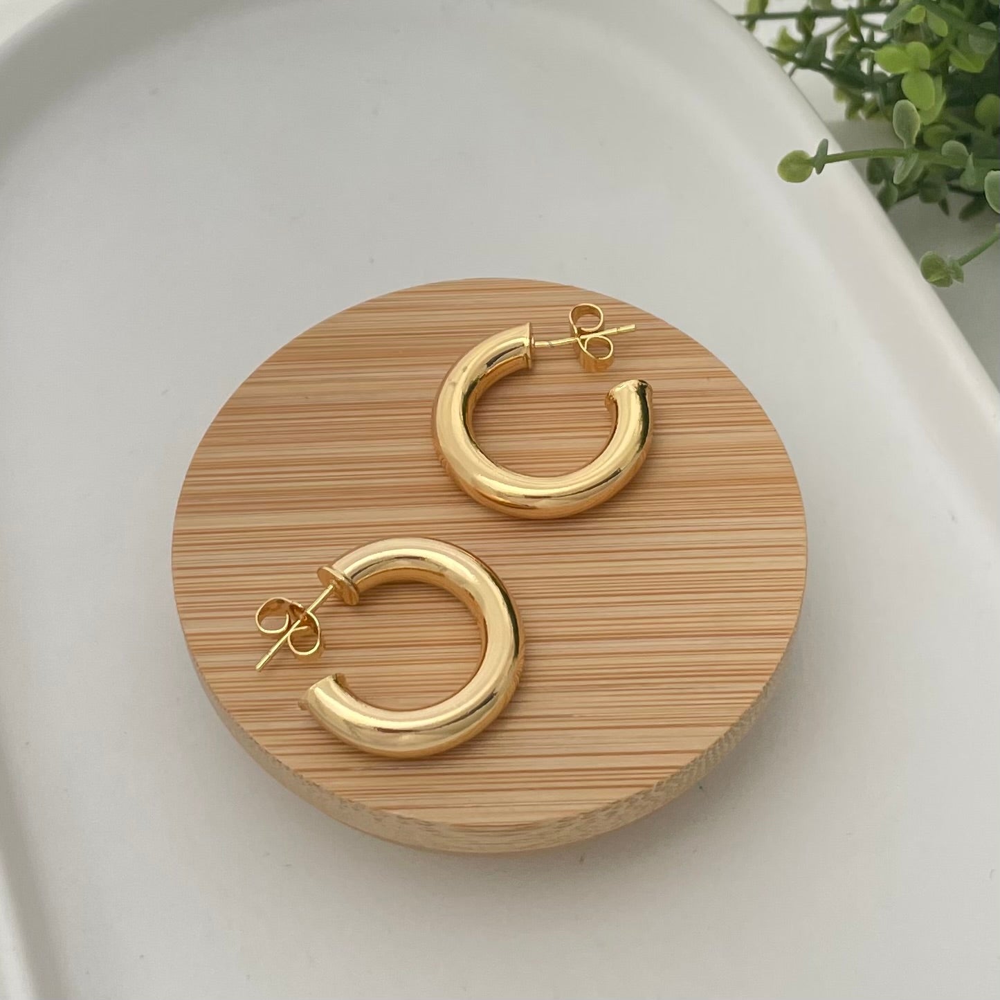 Classic Chunky Hoop Earring in 18k gold filled
