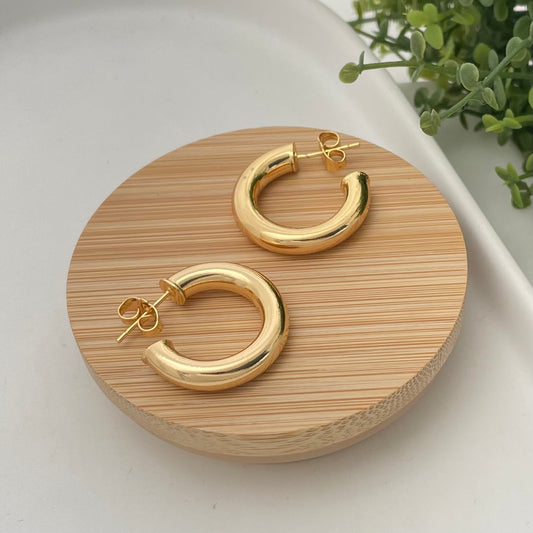 Classic Chunky Hoop Earring in 18k gold filled