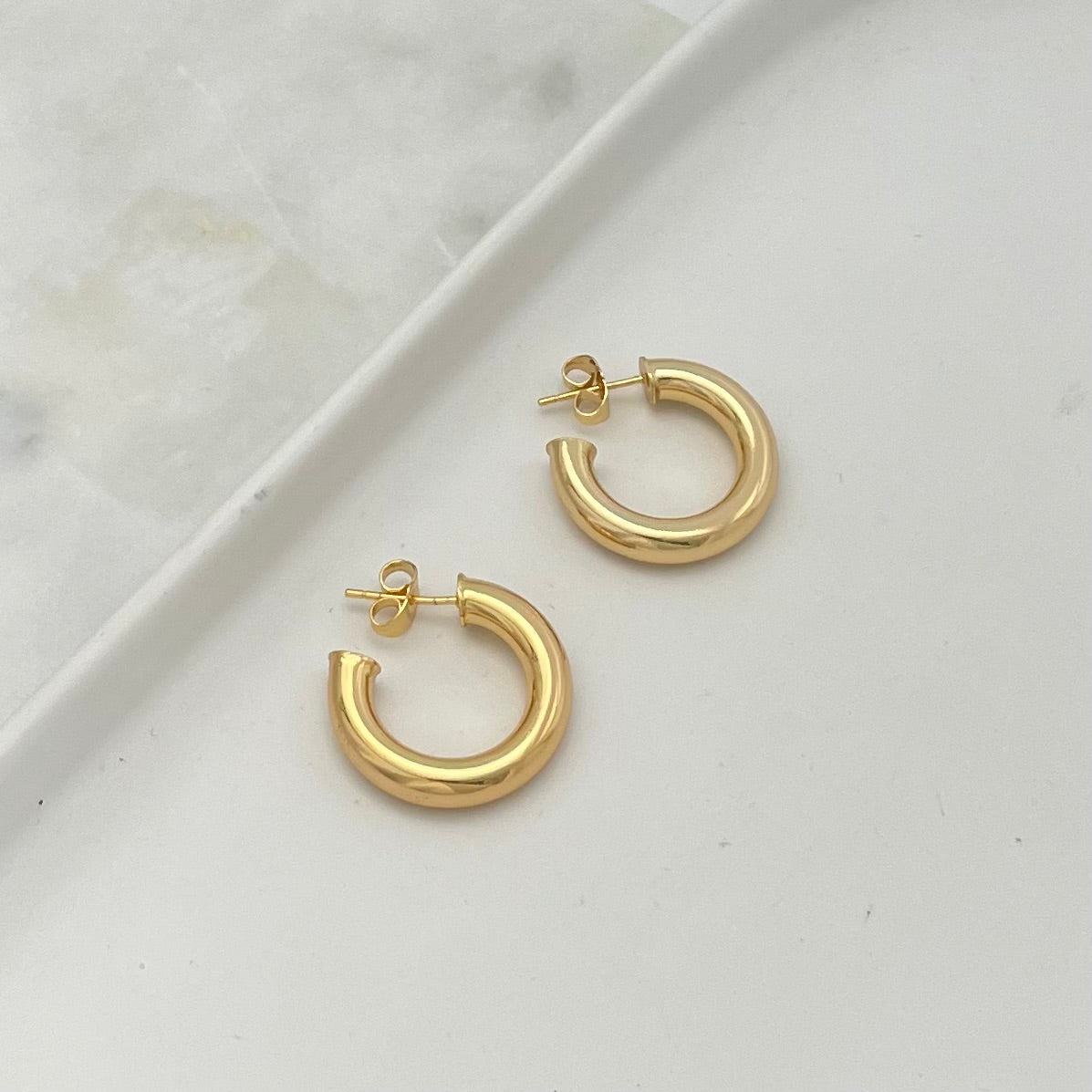 Classic Chunky Hoop Earring in 18k gold filled