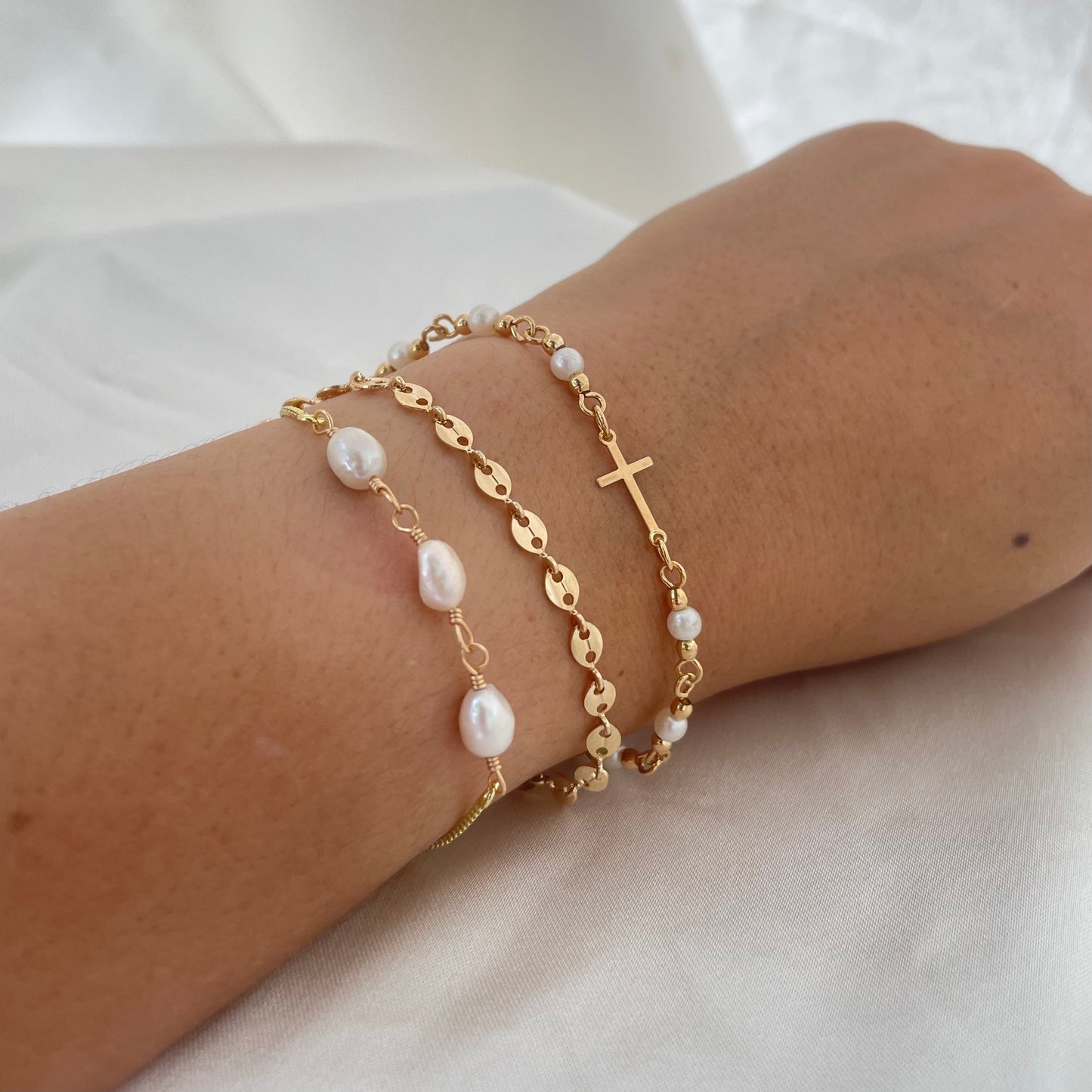 Cross Bracelet Gold