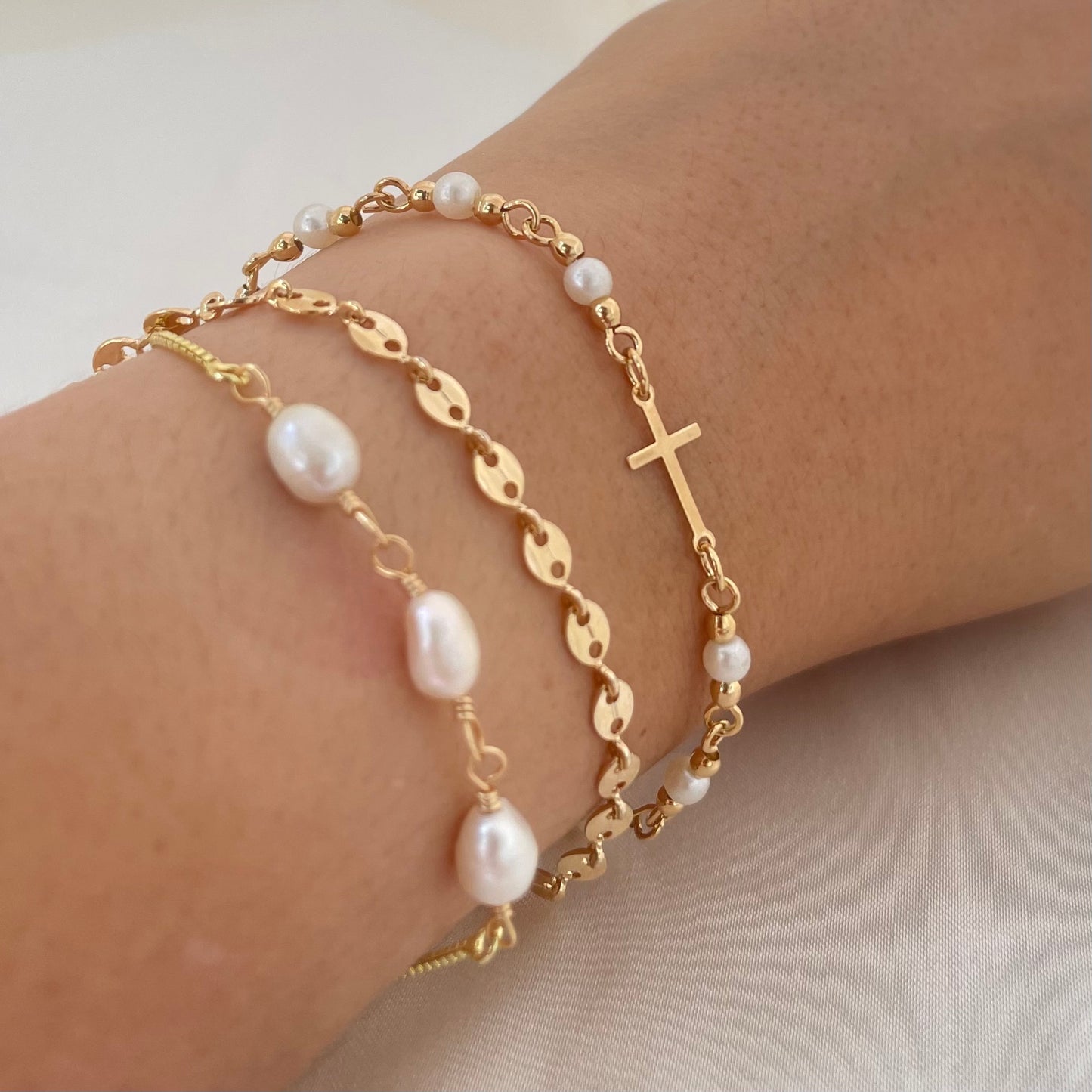 Cross Bracelet Gold