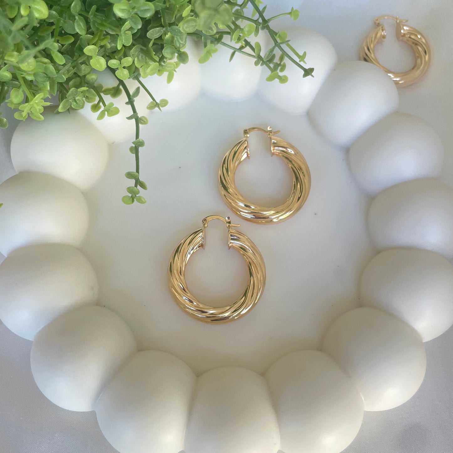 Large croissant hoop earrings in 18k gold filled