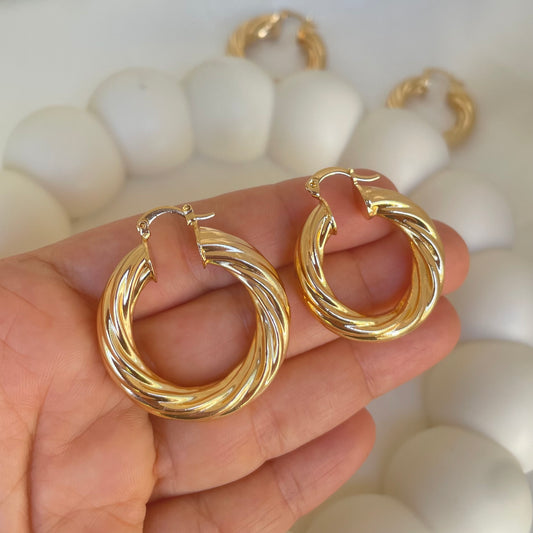 Set of 2 twisted hoop earrings, croissant hoops  in 18k gold filled