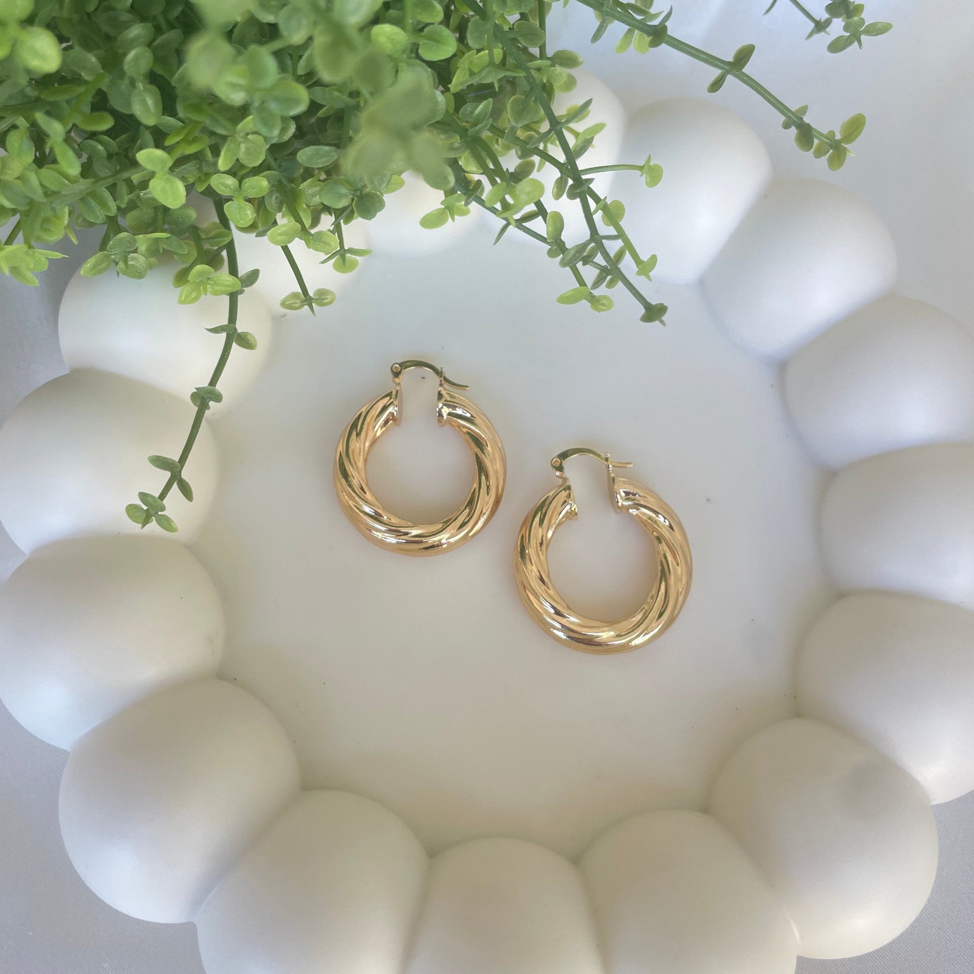 Small croissant Hoop earrings in 18k gold filled