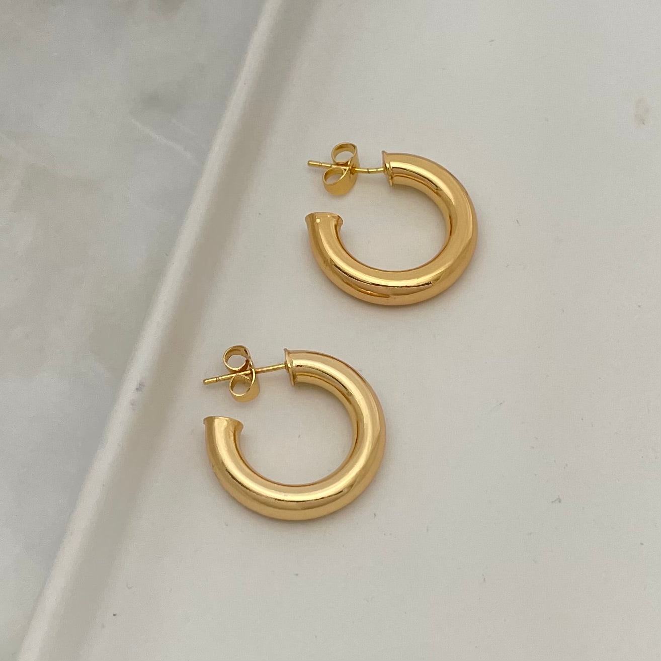 Classic Chunky Hoop Earring in 18k gold filled