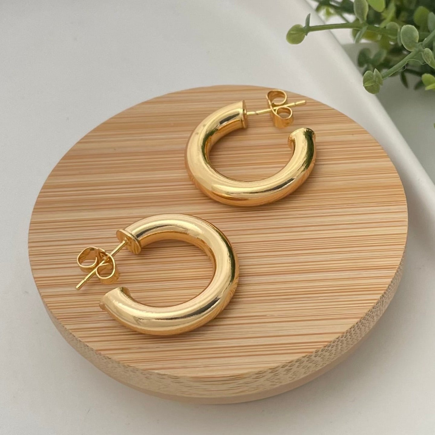 Classic Chunky Hoop Earring in 18k gold filled