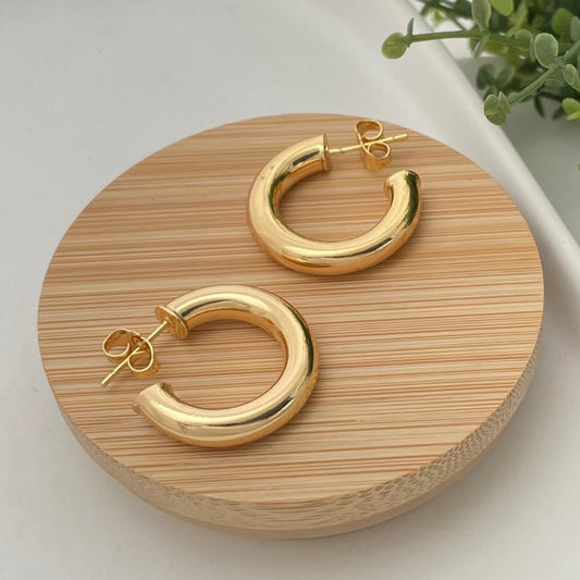 Classic Chunky Hoop Earring in 18k gold filled