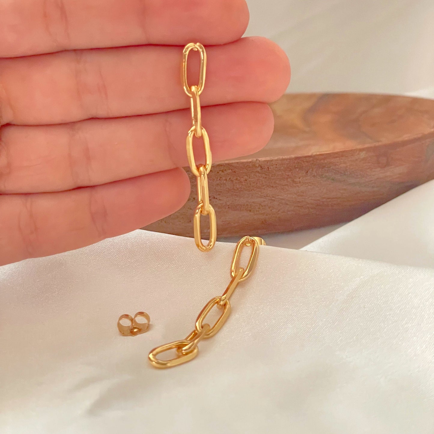 Paperclip earrings  in 18k gold filled displayed on hand 