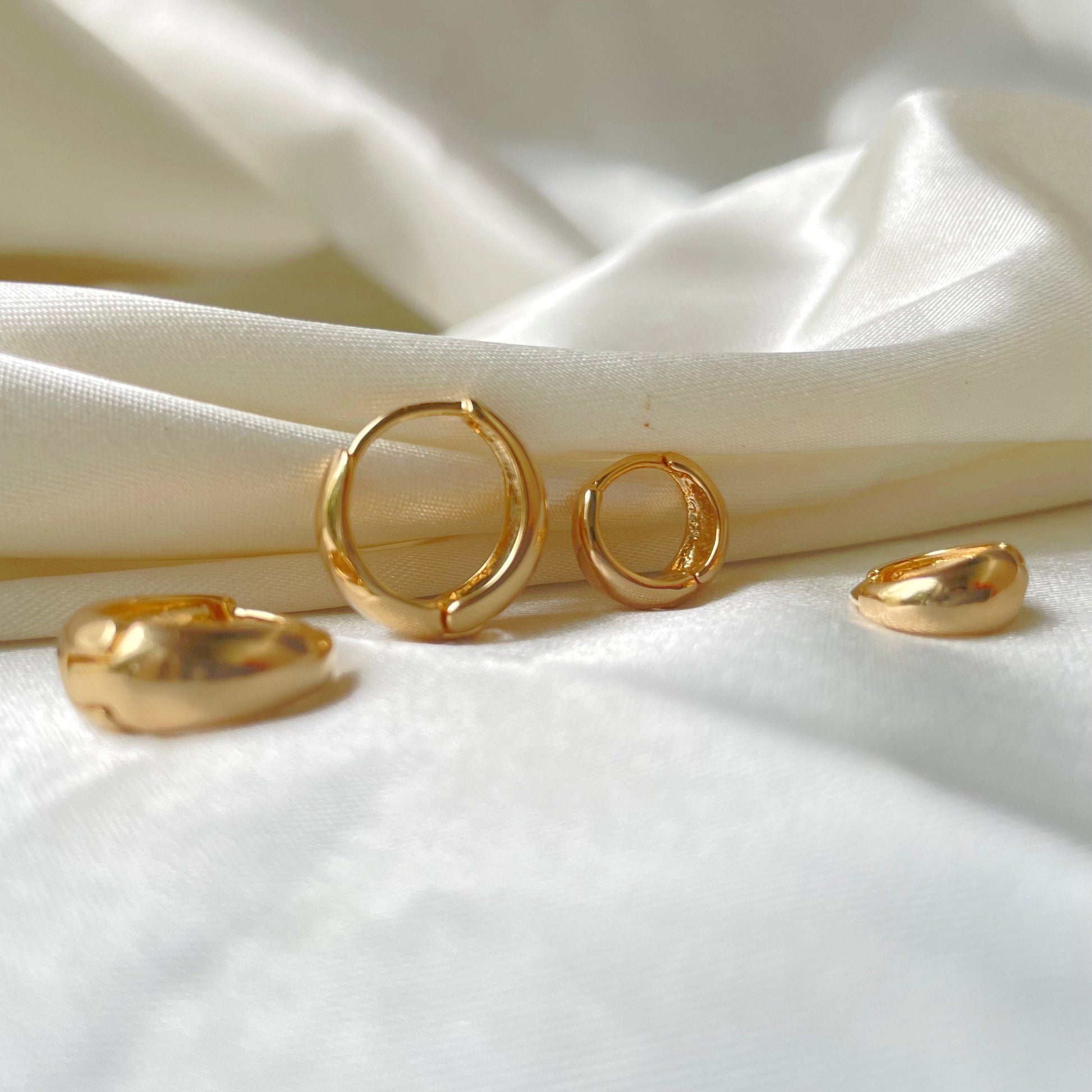 close look to chunky huggie earrings