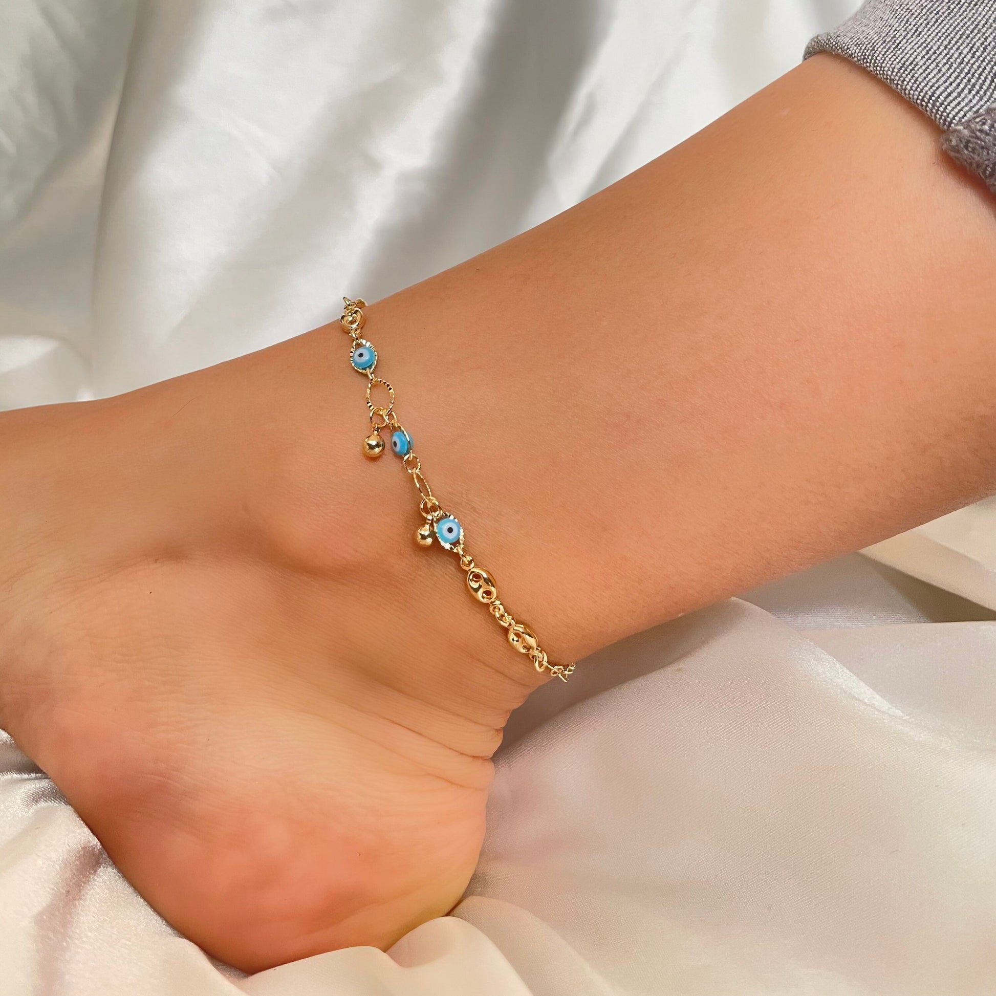 Blue evil eye anklet in 18k gold filled