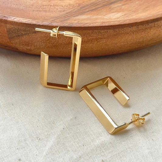 Rectangular hoop earrings in 18k gold filled, push back closure