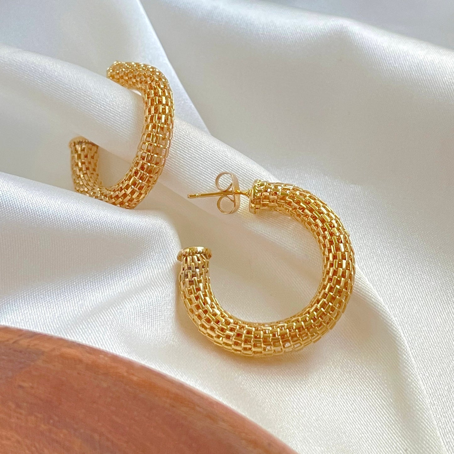 Mesh hoop earrings in 18k gold filled. Push back hoops, open hoop earrings