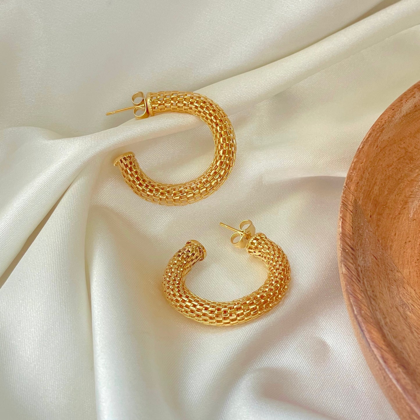 Mesh hoop earrings in 18k gold filled. Push back hoops, open hoop earrings