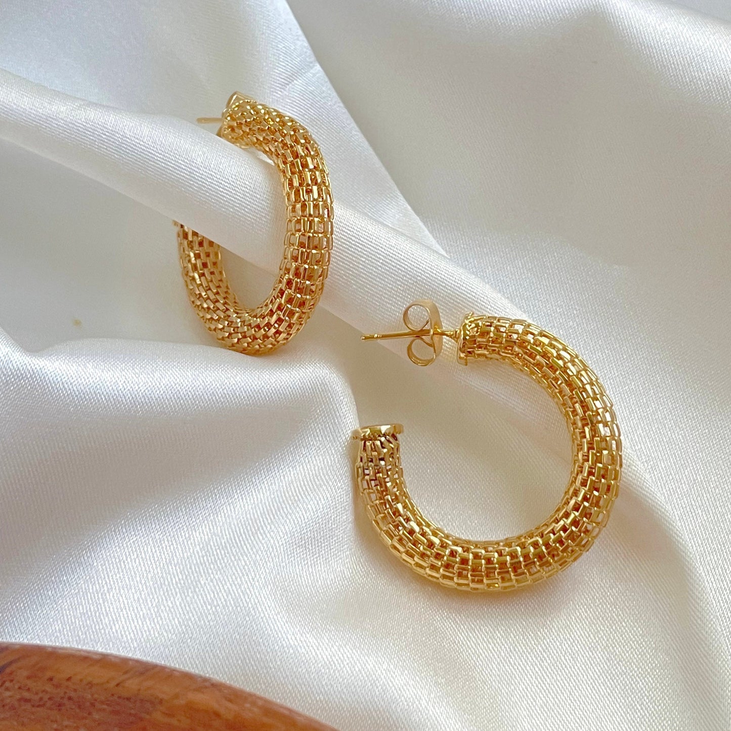 Mesh hoop earrings in 18k gold filled. Push back hoops, open hoop earrings