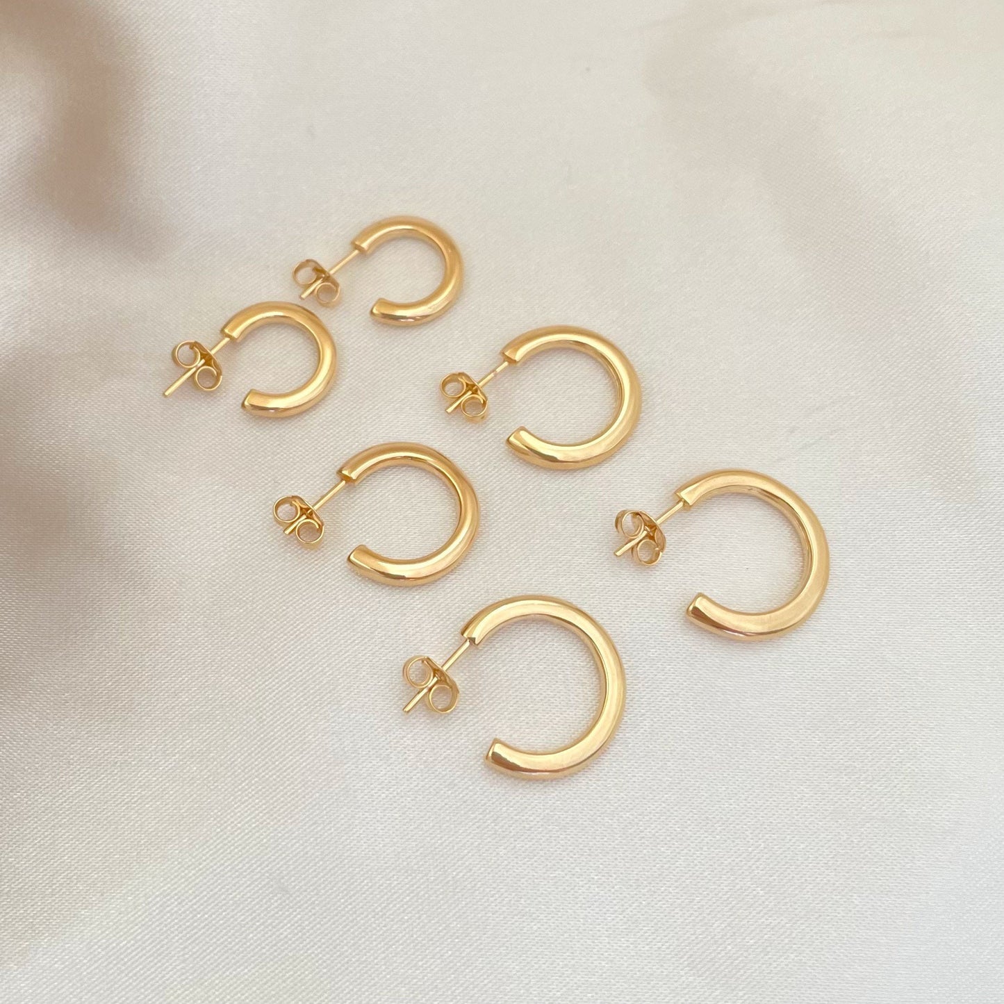 Set of 3 classic hoop earrings, 12 mm, 16mm and 18mm, all in 18k gold filled