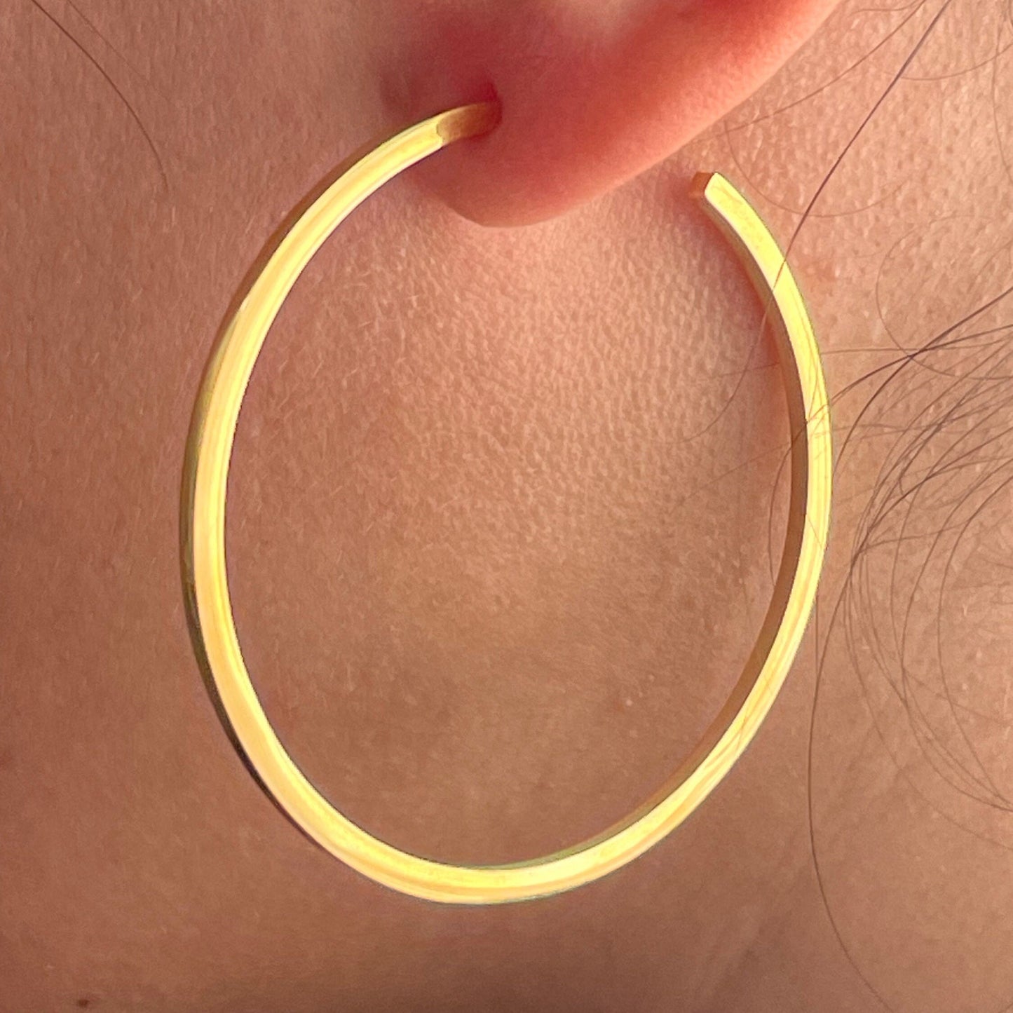 Large Gold Hoop Earrings in stainless steel, hypoallergenic and waterproof. Wore by model